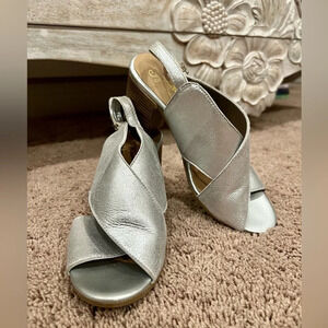 Seychelles silver cross front block heel sandals shoes 6.5 made in Italy leather